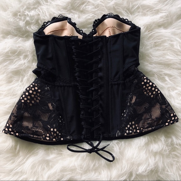 Lace Corset - Picture 3 of 5